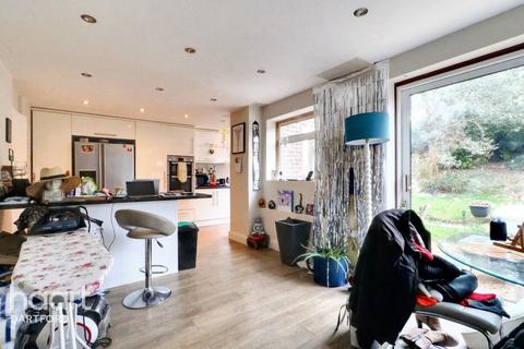 21 Wallis Close, Dartford, DA2 7BE