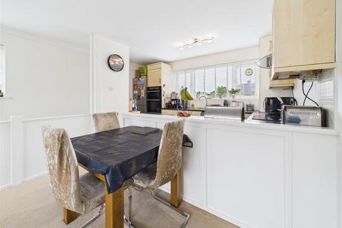 2 bedroom maisonette for sale, Devoke Way, Walton-On-Thames