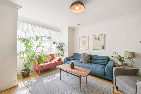 4 bedroom terraced house to rent, Devonshire Road NW7, Mill Hill East, London, NW7