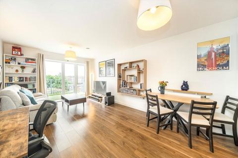 2 bedroom flat for sale, Telford Road, London N11