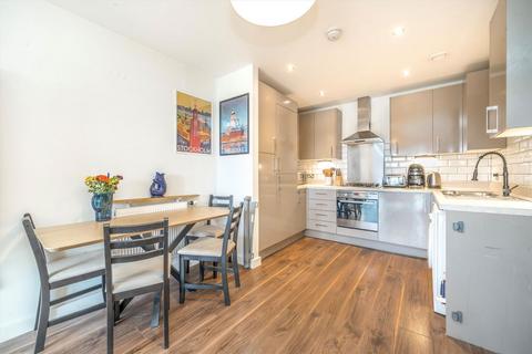 2 bedroom flat for sale, Telford Road, London N11