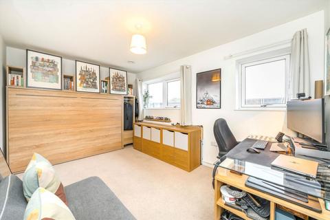 2 bedroom flat for sale, Telford Road, London N11