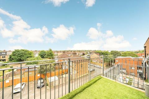 2 bedroom flat for sale, Telford Road, London N11