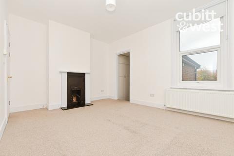 2 bedroom maisonette to rent, Lingfield Road, East Grinstead, RH19