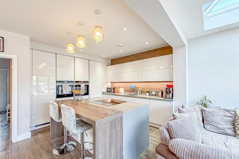 1 Brinkworth Close, Hockley, SS5 5DJ