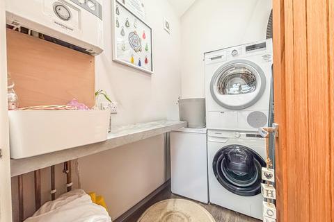 1 Brinkworth Close, Hockley, SS5 5DJ