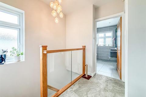1 Brinkworth Close, Hockley, SS5 5DJ