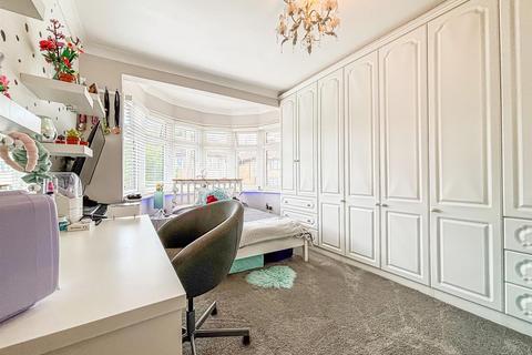 1 Brinkworth Close, Hockley, SS5 5DJ