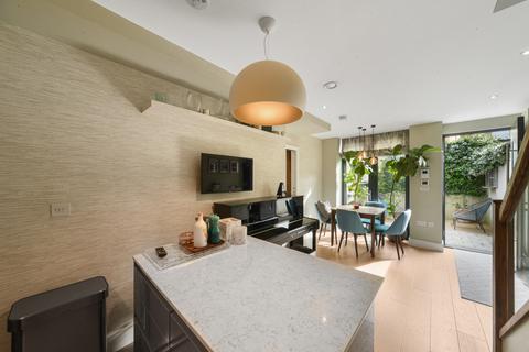 1b, Westworth House, 1 Down Place, London, W6 9JH