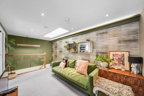 1b, Westworth House, 1 Down Place, London, W6 9JH