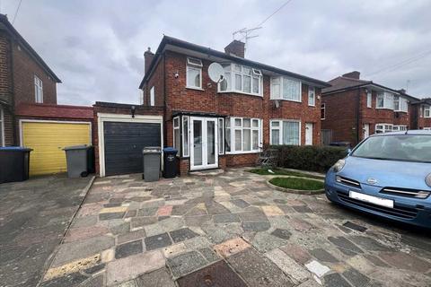 16 Calder Gardens, Edgware, HA8 5PT