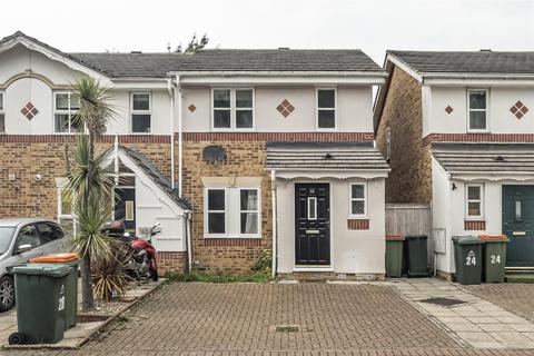 3 bedroom semi-detached house to rent, Richard House Drive, Beckton, E16