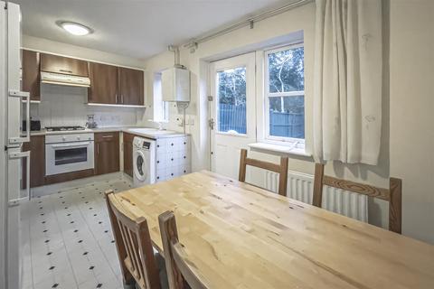 3 bedroom semi-detached house to rent, Richard House Drive, Beckton, E16