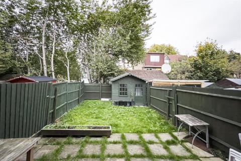 3 bedroom semi-detached house to rent, Richard House Drive, Beckton, E16