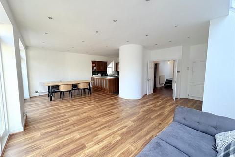 4 bedroom detached house for sale, Canons Drive, Edgware, HA8