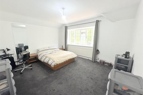 4 bedroom detached house for sale, Canons Drive, Edgware, HA8