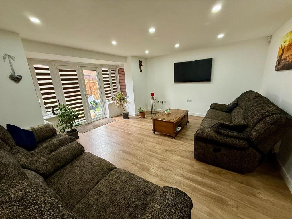Lounge 1.jpg