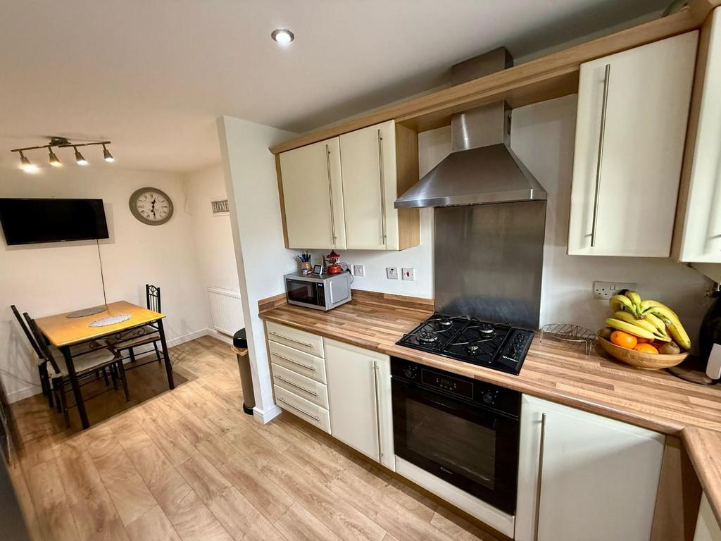 Kitchen 2.jpg