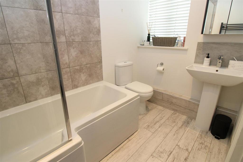 Bathroom 2.JPG