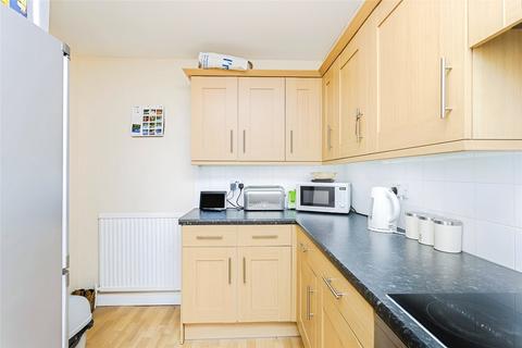 2 bedroom flat for sale, London Road, Waterlooville PO7