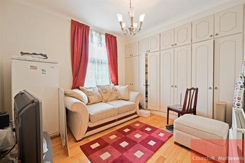 2 bedroom maisonette for sale, Crouch Road, London
