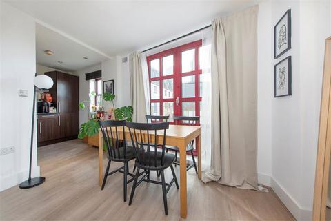 1 bedroom flat for sale, Quaker Street, London E1