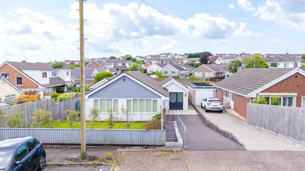 Hawkstone Close - Spacious, Versatile &amp; Full of H
