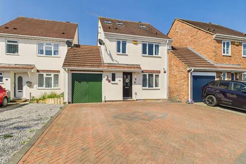 undefined, Lark Vale, Aylesbury HP19