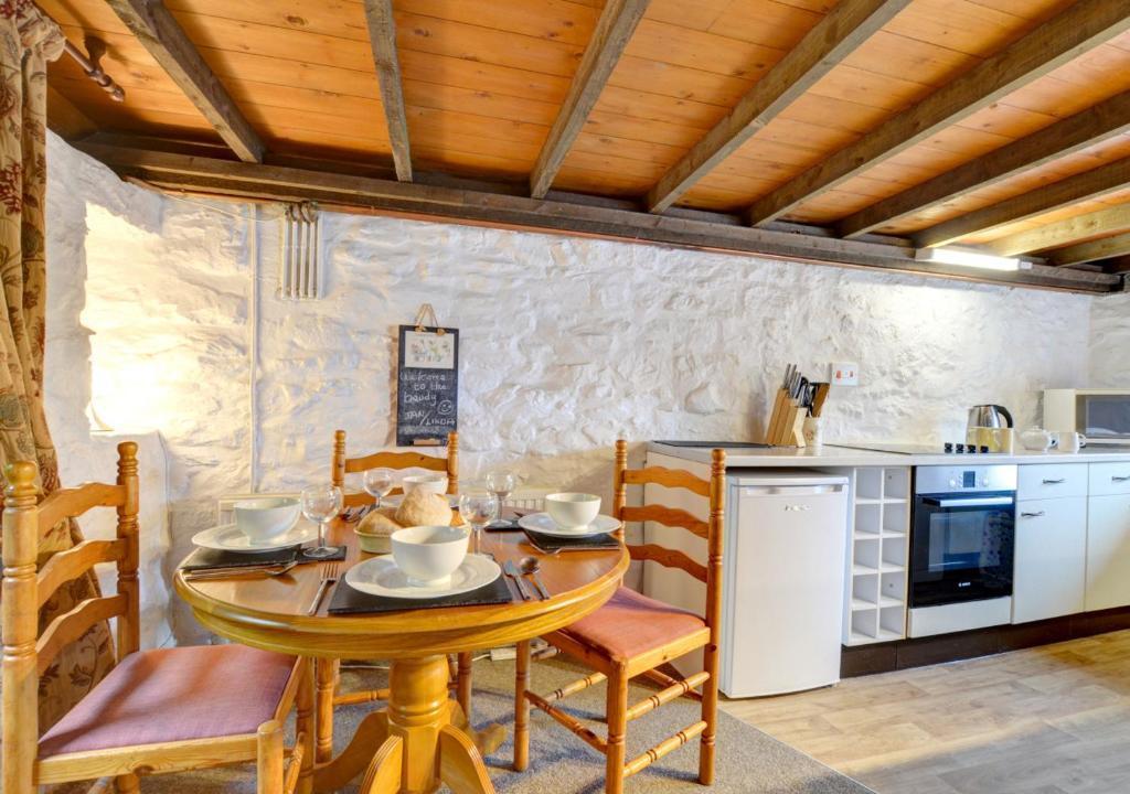 Holiday Cottage Dining Area