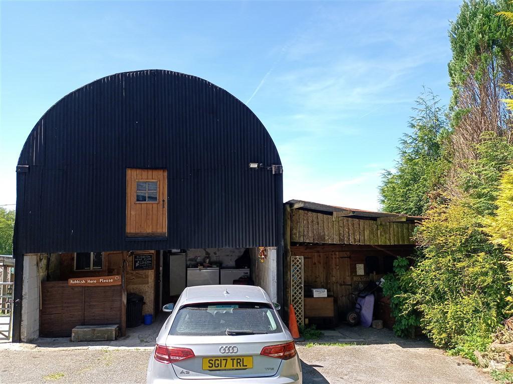 Dutch Barn With 2 Storage Areas