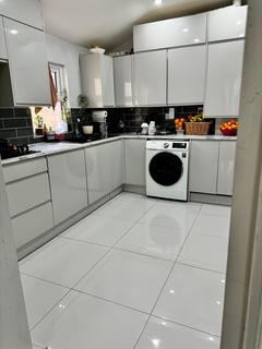 3 bedroom maisonette to rent, Macaulay Road, London E6