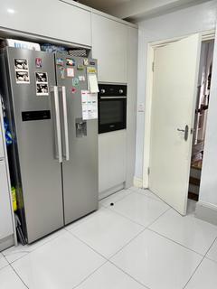 3 bedroom maisonette to rent, Macaulay Road, London E6