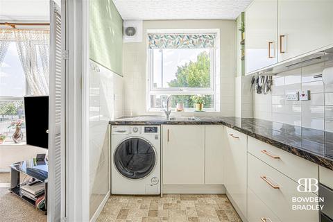 2 bedroom flat for sale, 266 London Road, Romford