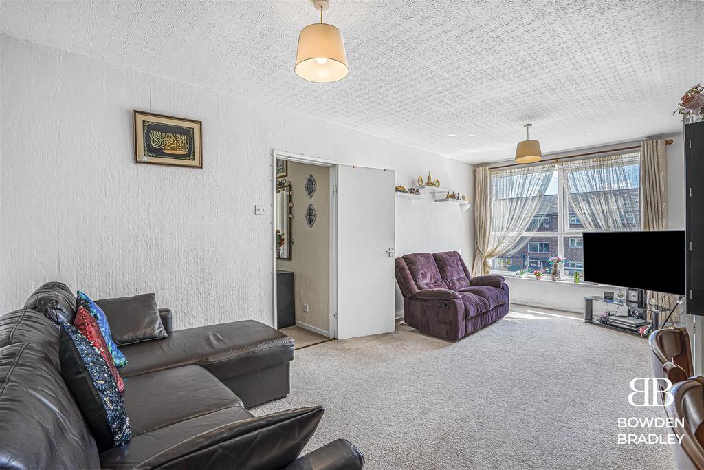 Living Room/Dining Area