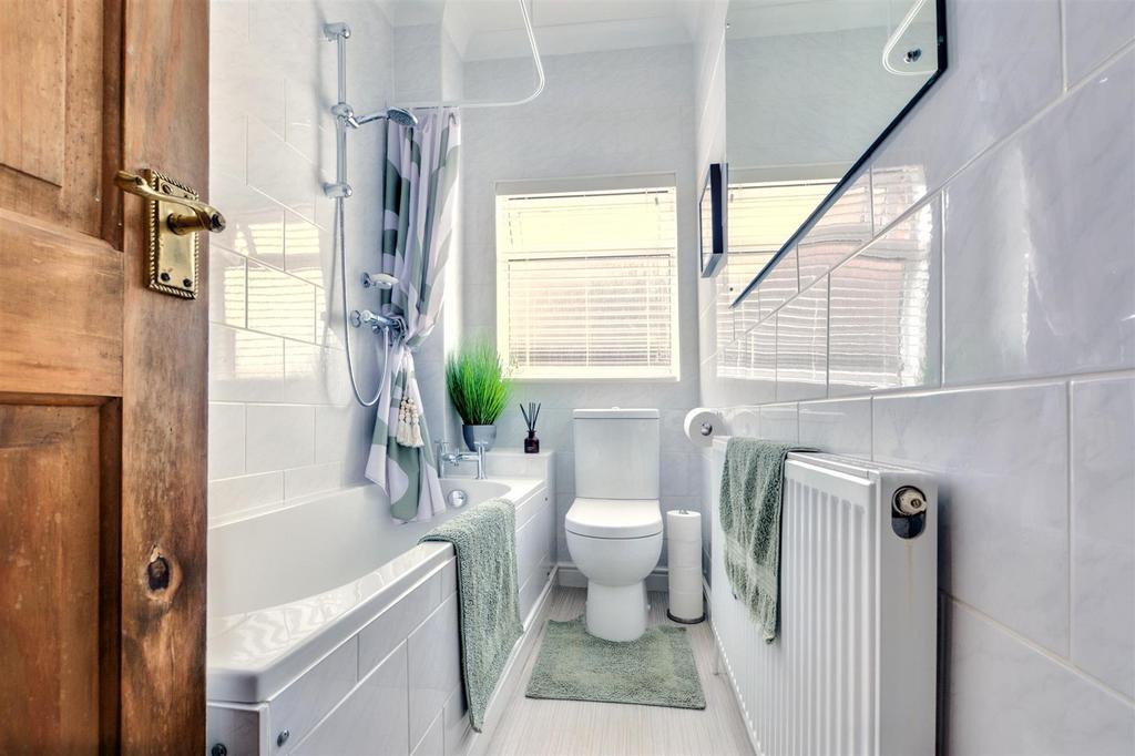 Bathroom 1.jpeg