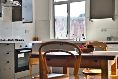 3 bedroom flat to rent, Mare Street, London Fields, Hackney Central, London, Hackney, E8