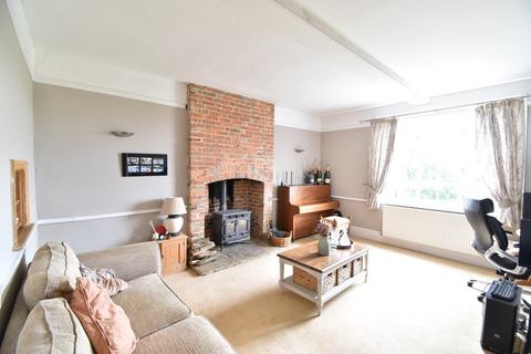 4 bedroom detached house for sale, Lenham Road, Headcorn, TN27