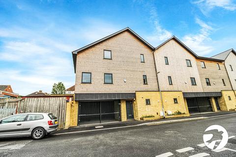 3 bedroom townhouse to rent, Alfred Road, Gravesend, Kent, DA11
