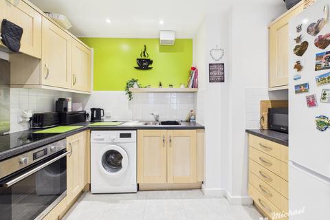 2 bedroom flat for sale, Wedgewood Street, Aylesbury, Buckinghamshire