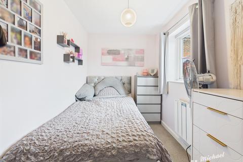 2 bedroom flat for sale, Wedgewood Street, Aylesbury, Buckinghamshire