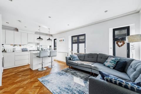 Adelaide Terrace, Great West Road, Brentford