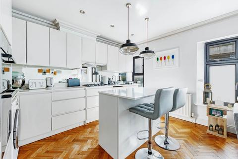 2 bedroom apartment for sale, Adelaide Terrace, Great West Road, Brentford