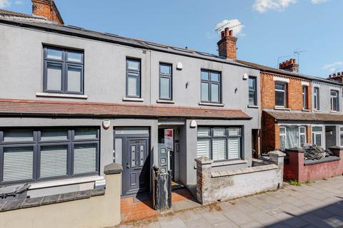 Flat 2, 18 Adelaide Terrace, Brentford, TW8 9PQ