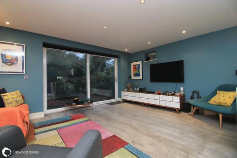 2 bedroom flat for sale, Ramsgate Road, Broadstairs, Kent, CT10