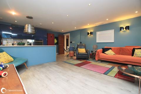 2 bedroom flat for sale, Ramsgate Road, Broadstairs, Kent, CT10