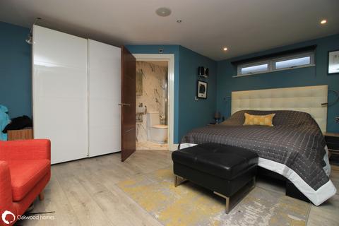 2 bedroom flat for sale, Ramsgate Road, Broadstairs, Kent, CT10