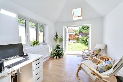3 bedroom semi-detached house for sale, Parkside Avenue, Romford, RM1 4NP