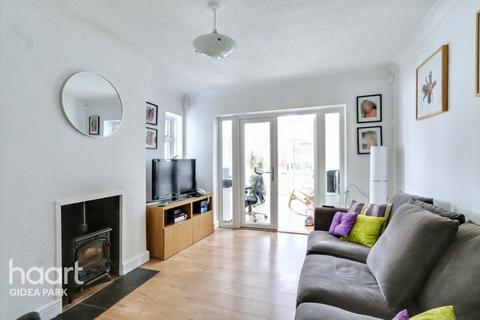 3 bedroom semi-detached house for sale, Parkside Avenue, Romford, RM1 4NP