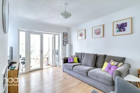 3 bedroom semi-detached house for sale, Parkside Avenue, Romford, RM1 4NP
