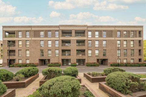 2 bedroom flat for sale, Adenmore Road, London SE6